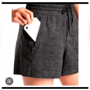 Athleta, Camden printed short, size 0, brand new with tag 🌟